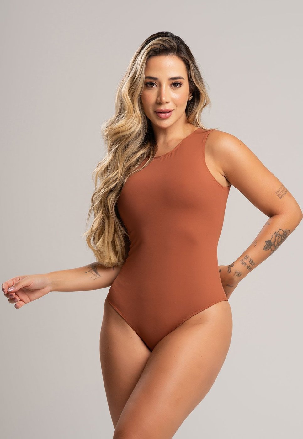 Imagem principal Body MVB Modas Feminino Camiseta Collant Cavado Suplex Liso Poliamida Mousse marrom Mvb Modas marrom