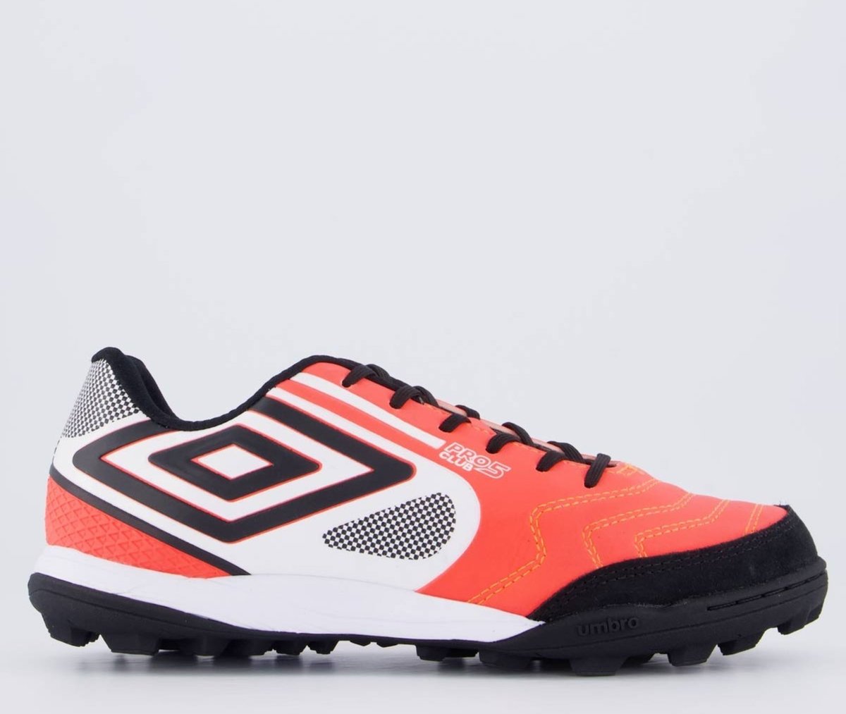 Chuteira Umbro Pro 5 Bump Club Society e Preta