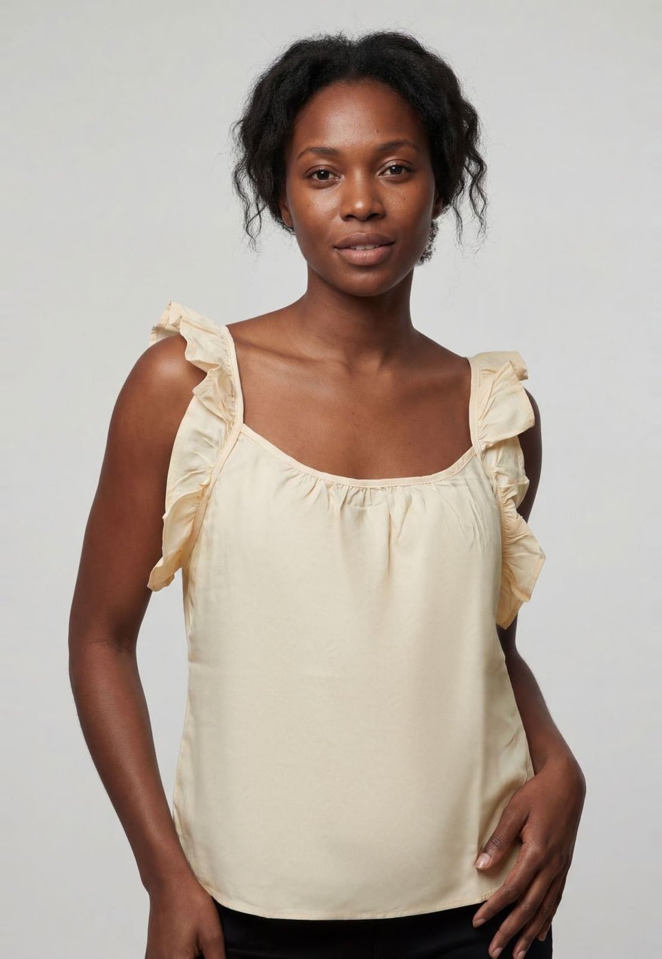 Imagem principal Regata Feminina Colcci Babados bege Colcci bege