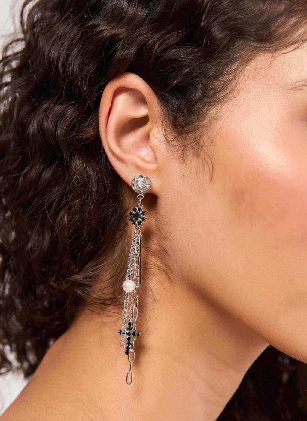 Imagem principal Brinco Prateado Alongado Cruz Youcom multicolorido Youcom multicolorido