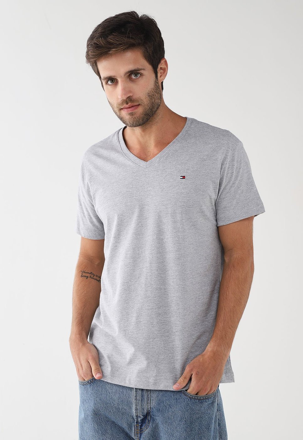 Imagem principal Camiseta Masculina Tommy Hilfiger Decote V Mescla cinza Tommy Hilfiger cinza