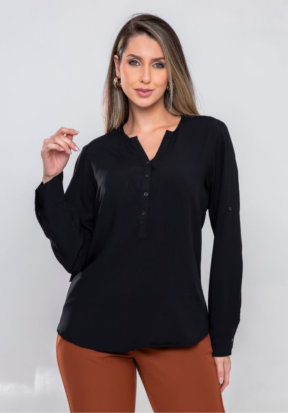Imagem principal Camisa Feminina Fechada Manga Longa Decote V 100% Viscose Premium Docce Mulher preto Docce Mulher preto