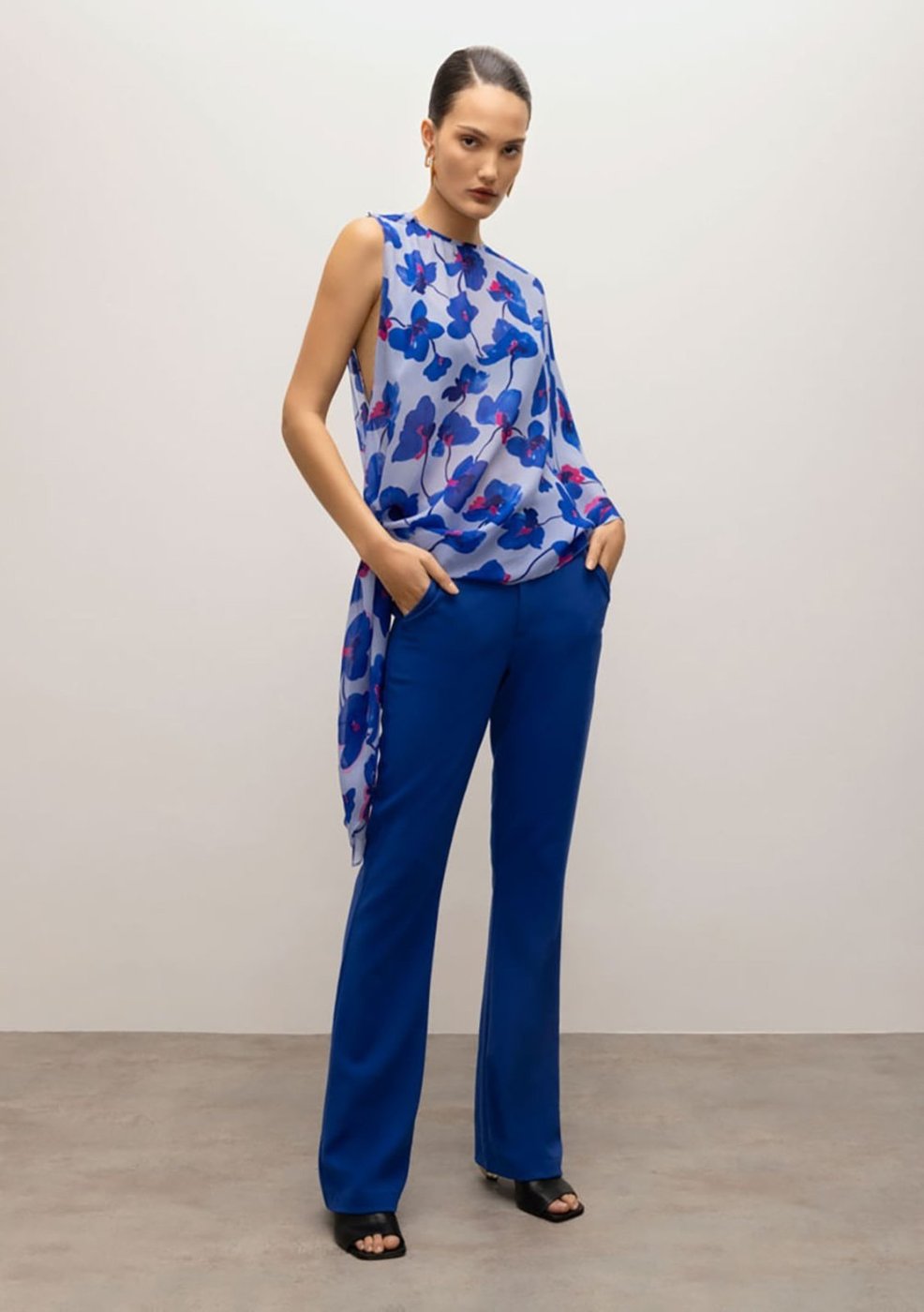 Imagem principal Blusa Iódice Decote Redondo Sem Manga Assimétrica azul IÓDICE azul