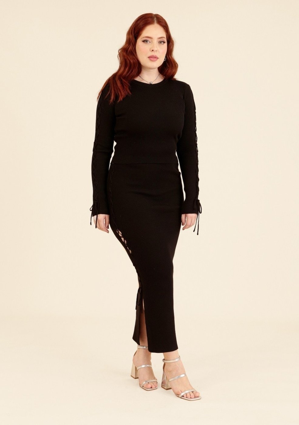 Saia Midi Pop Me Em Tricô Com Trançado Lateral