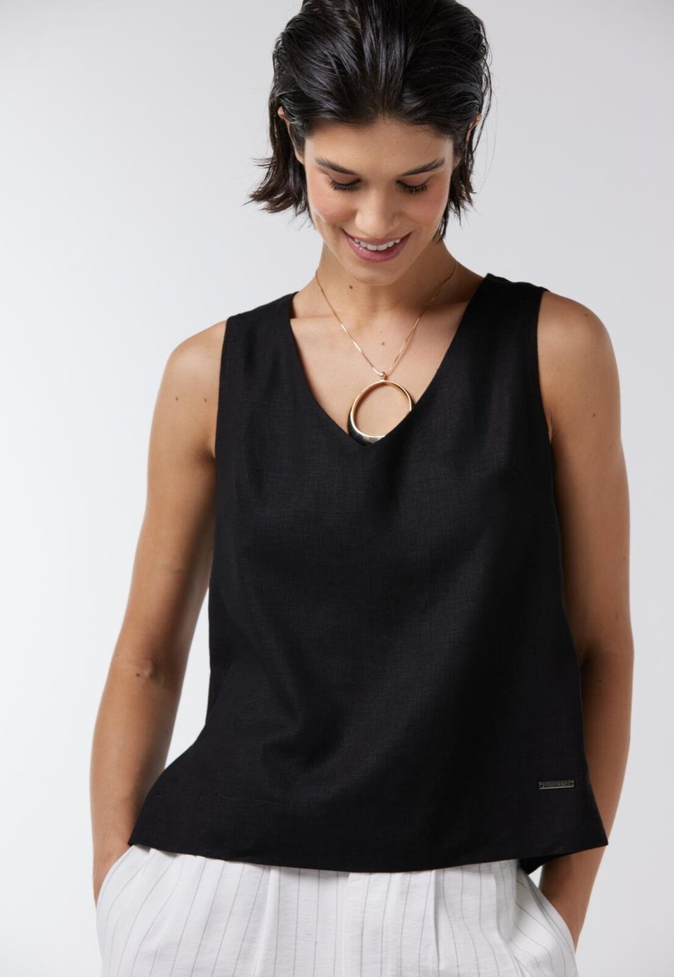 Imagem principal Regata Linho Traymon Transpasse Costa verde oliva Traymon verde oliva