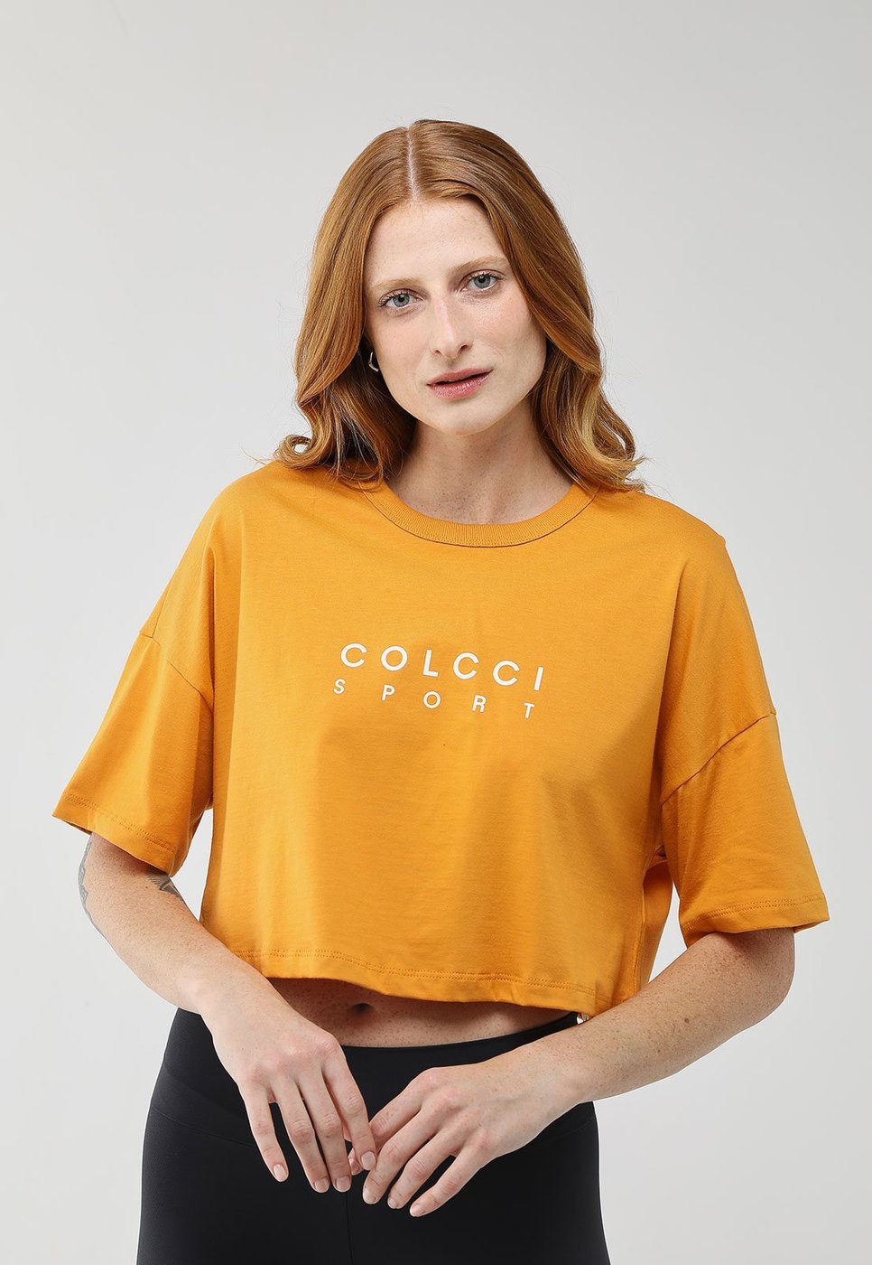 Camiseta Feminina Colcci Sport Cropped Mostarda