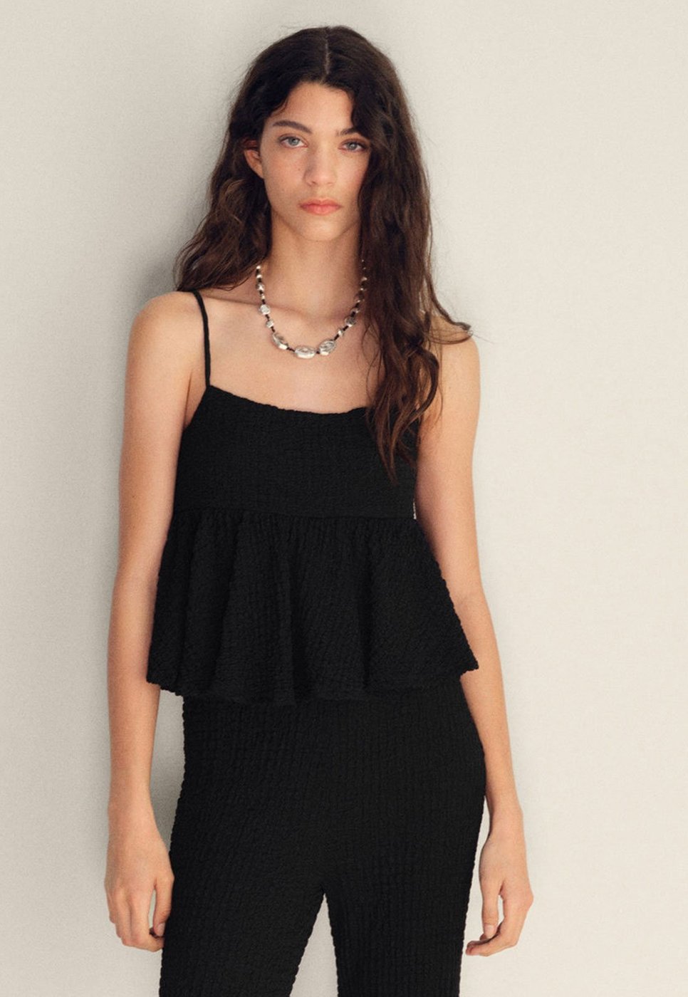 Imagem principal Regata Feminina Mango Barra Babado Preta preto Mango preto