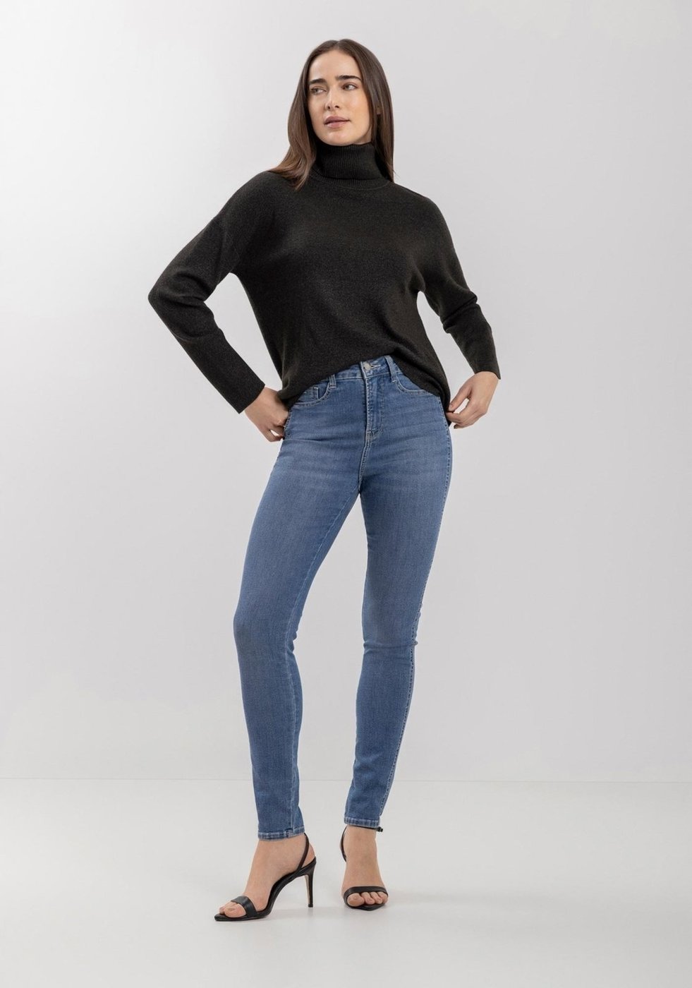 Calça Jeans Skinny Com Cintura Alta E Tecnologia Perfect