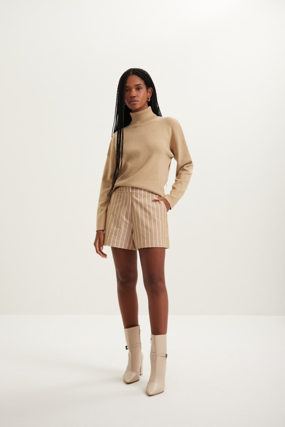 Short Lez a Lez Curto De Cintura Alta Em Alfaiataria Risca De Giz