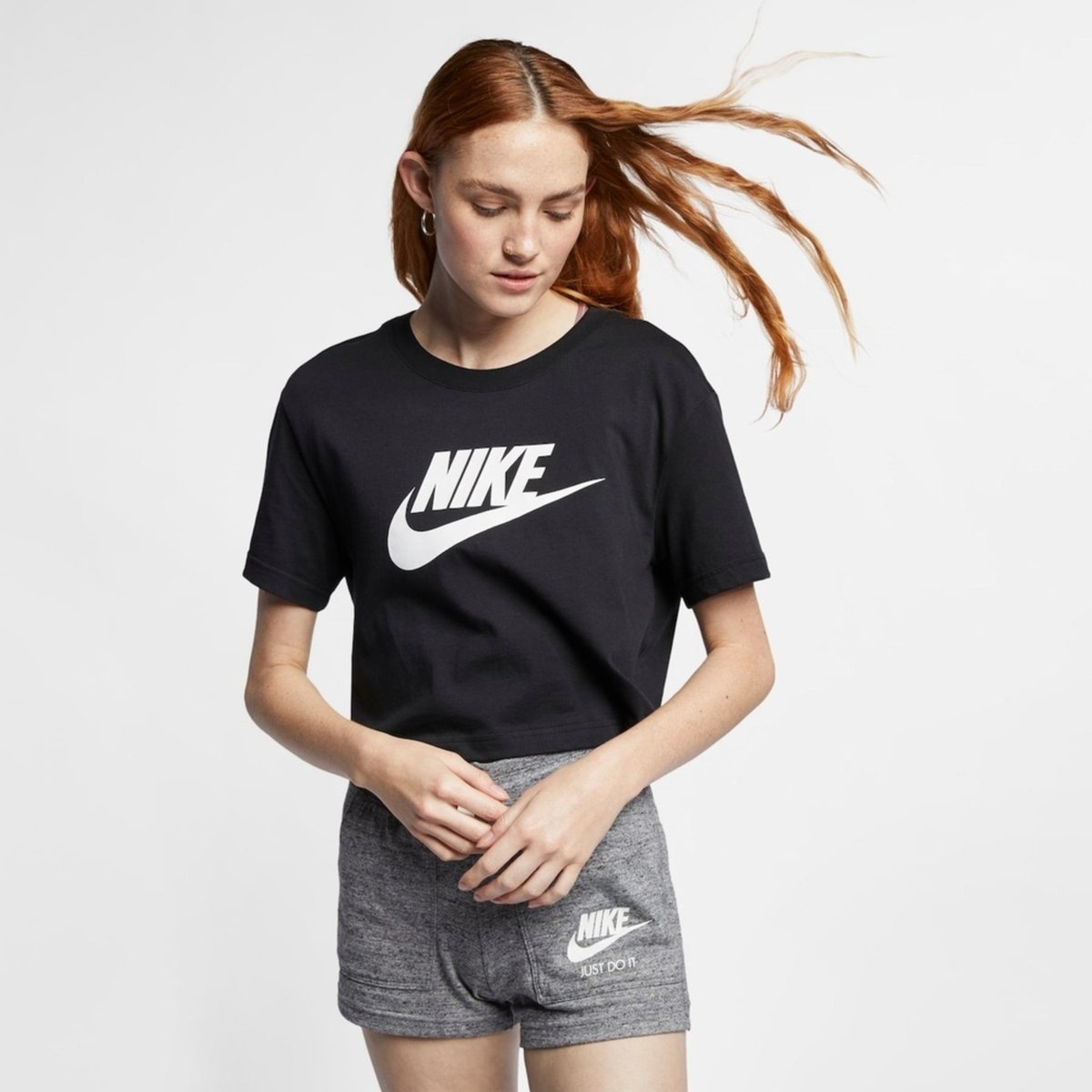 Imagem principal Camiseta Cropped Nike Sportswear Essential Feminina preto Nike preto