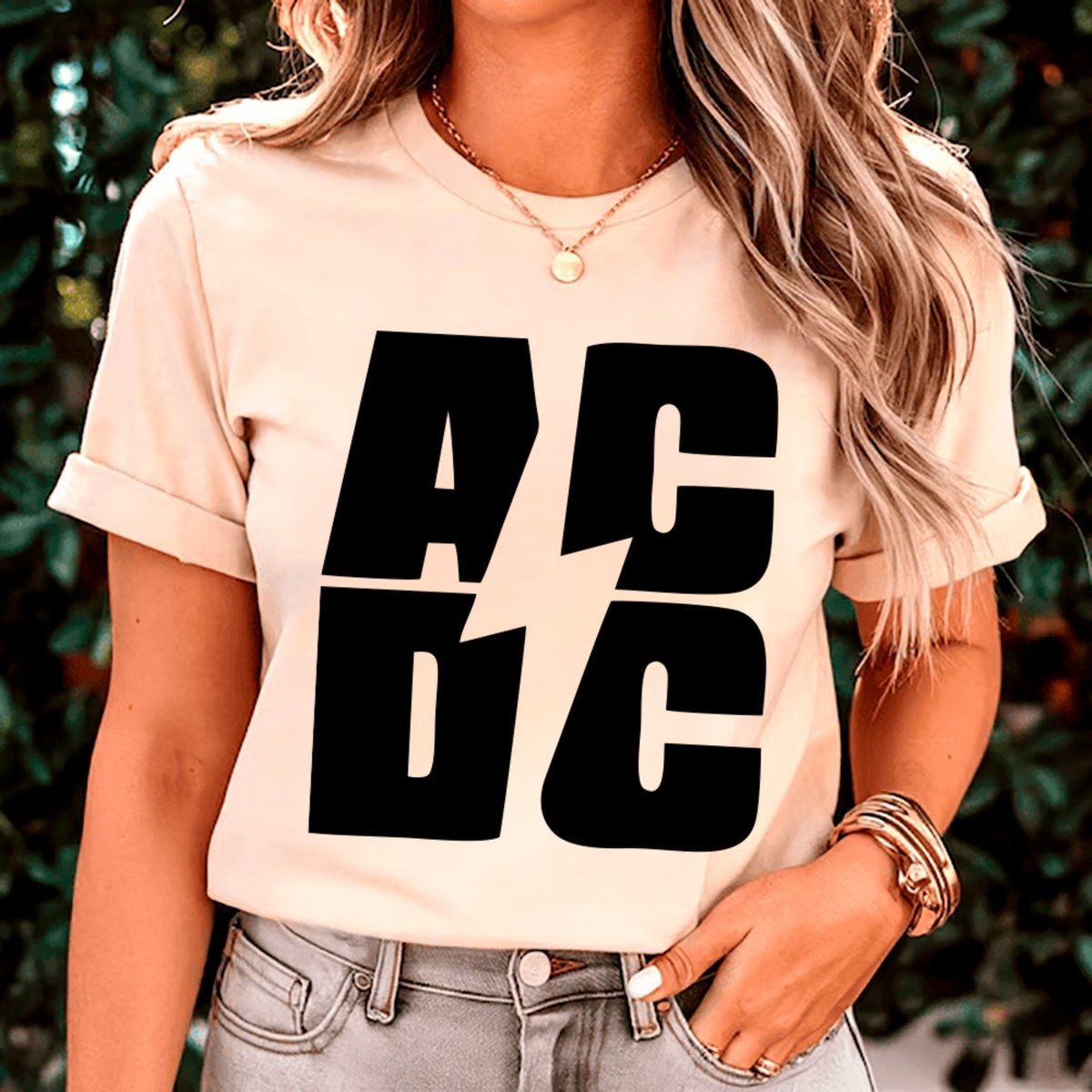 Imagem principal Camiseta Ousy Básica AC DC Logo Simples Rock And Roll Unissex Off White off-white white ousy off-white white