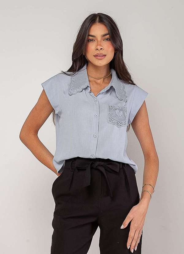 Imagem principal Blusa Alfaiataria com Gola em Renda e Bolso Decorado Azul