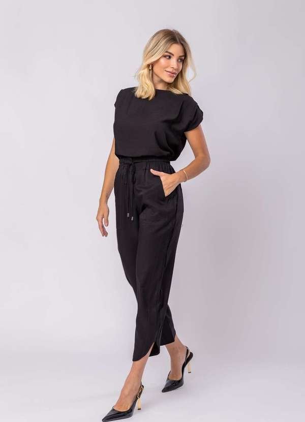 Calça Feminina Alfaiataria Barra Arredondada Preto