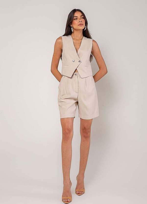 Conjunto Alfaiataria com Colete e Short Bege