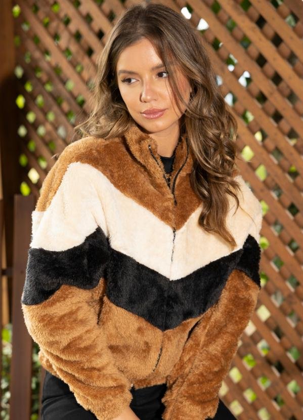 Casaco Tricolor com Recortes