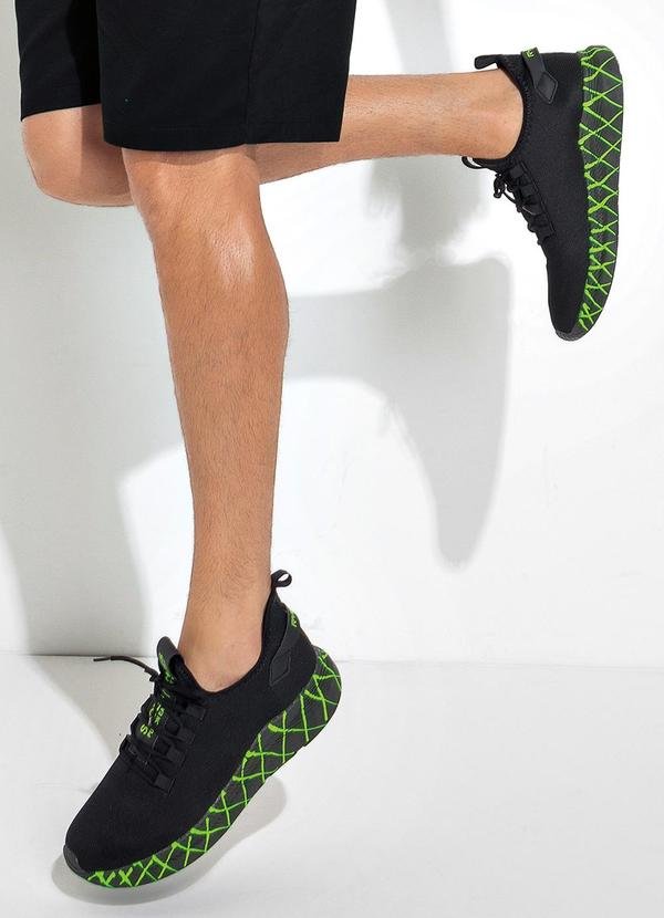 Imagem principal Tênis Esporte Preto com Verde em Tecido Perfecta Perfecta
