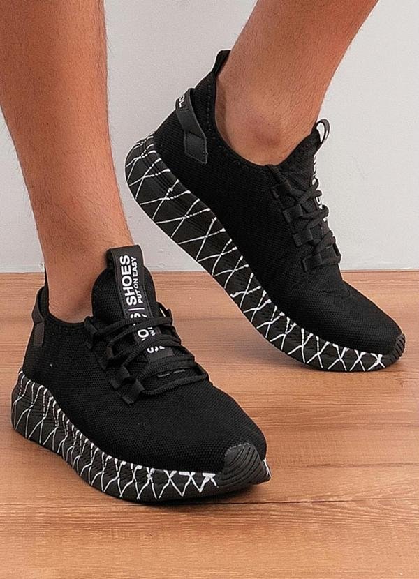 Tênis Esporte Preto em Têcido