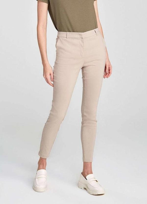 Imagem principal Calca Basica Feminina Cintura Media Alfaiataria Bege Hering Hering