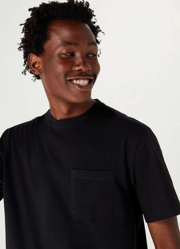 Imagem principal Camiseta Basica Masculina Super Cotton com Bolso Preto Hering Hering