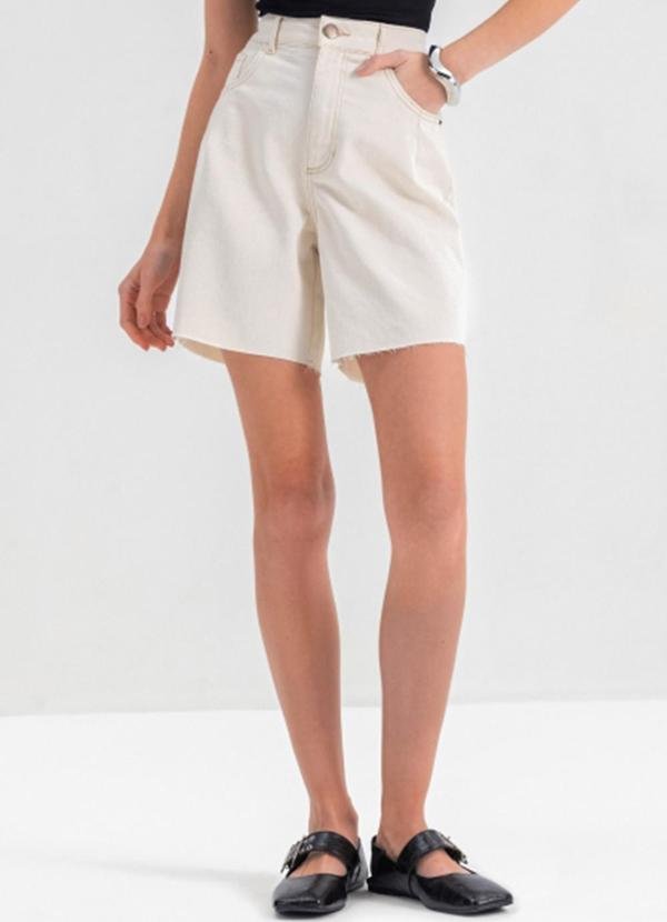 Bermuda Feminina em Jeans Branco