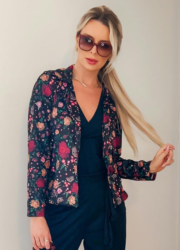 Blazer Floral Preto com Gola e Mangas Longas