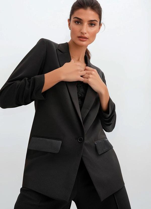 Blazer Preto em Crepe Plano