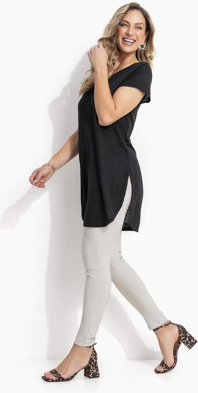 Blusa Alongada Preta com Barra Arrendondada