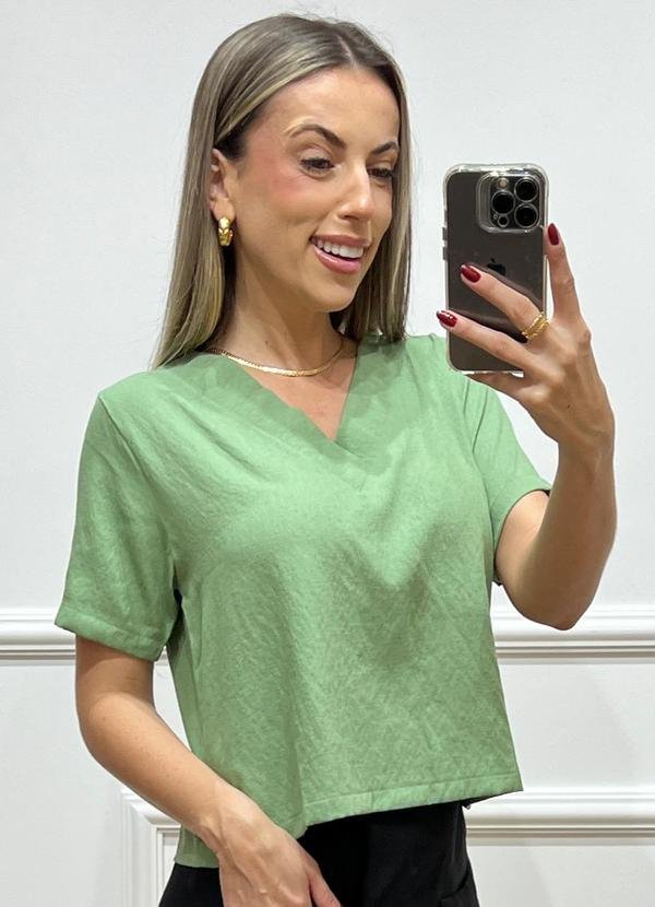 Imagem principal Blusa Cropped com Decote V Verde Doce Tom Doce Tom