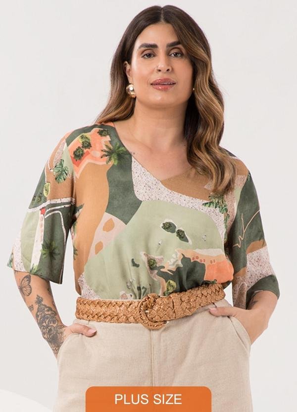 Blusa Estampada Plus Size e Decote em V Verde