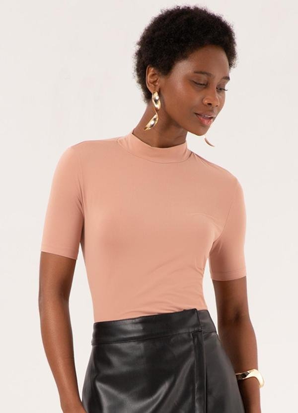 Blusa Feminina em Malha e Gola Alta Bege