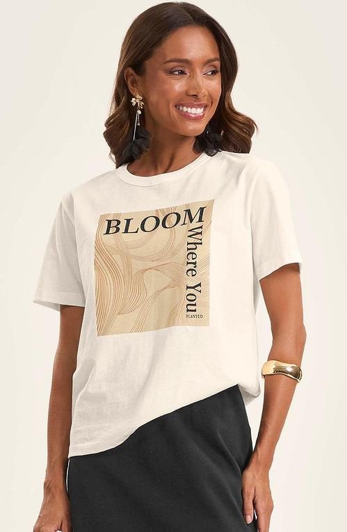 T- Shirt Feminina em Meia Malha Bege