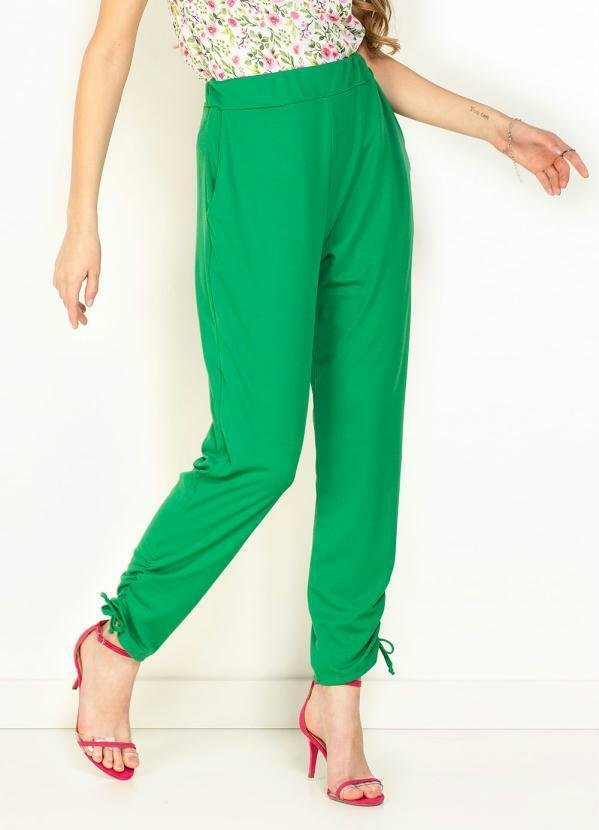Imagem principal Calça Verde com Franzidos e Detalhes na Perna Moda Pop Moda Pop