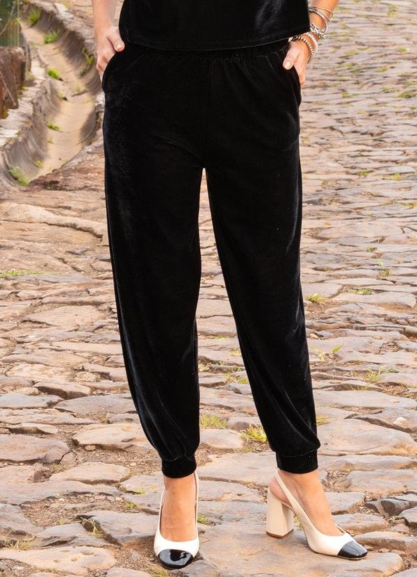 Imagem principal Calça Jogger Preta em Veludo Quintess Quintess