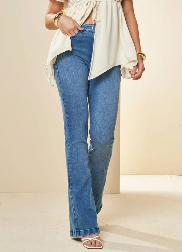 Calça Flare Tulipa em Jeans com Elastano Azul
