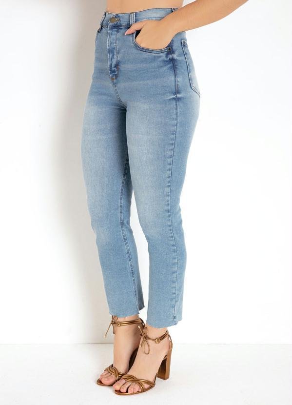 Calça Reta Jeans Claro com Bolsos Sawary