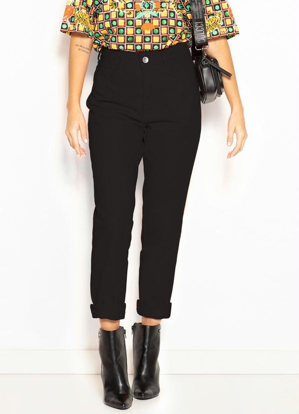 Calça Mom de Sarja Preto
