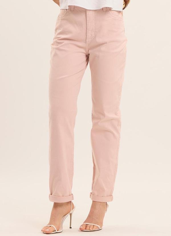 Calça Mom Oliva em Sarja Rosa