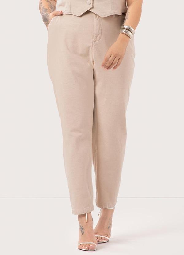 Calça Reta de em Sarja Plus Size Bege