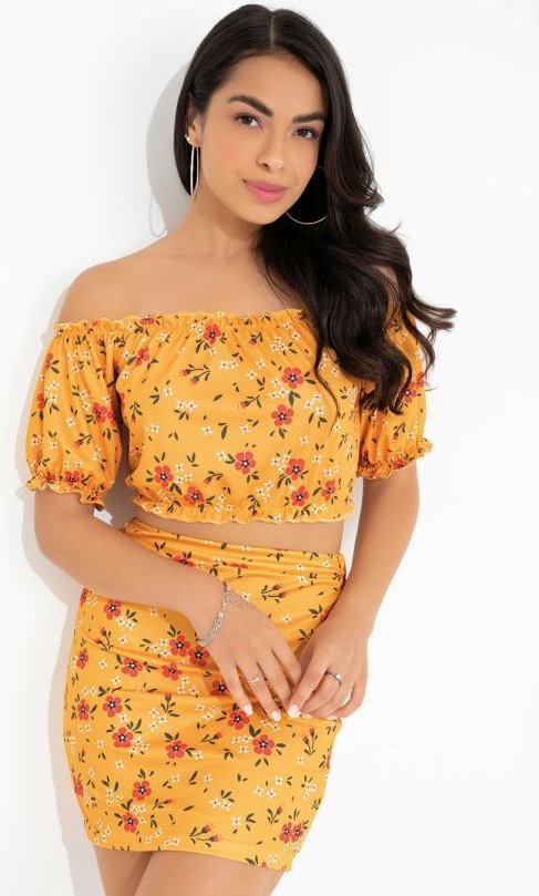 Conjunto Floral Amarelo com Cropped e Saia