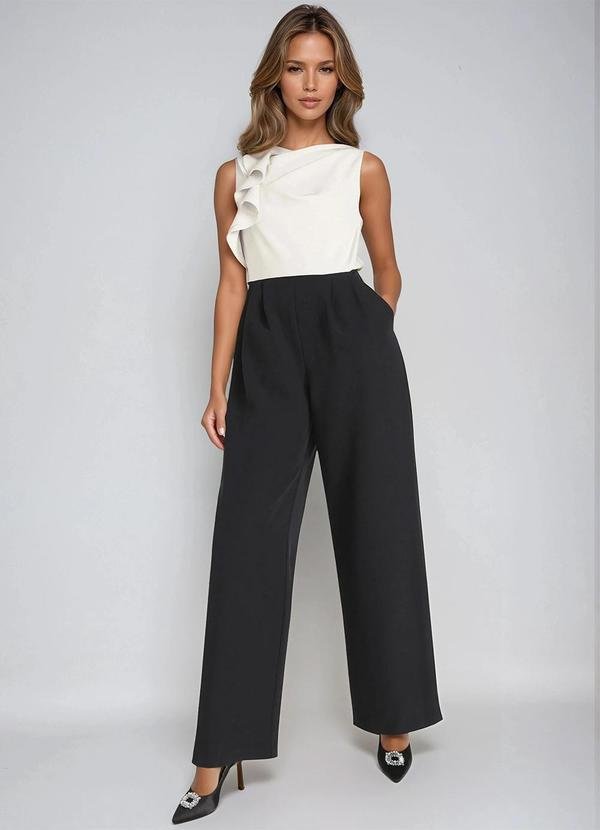 Macacão Preto em Viscose Plana Sarjada