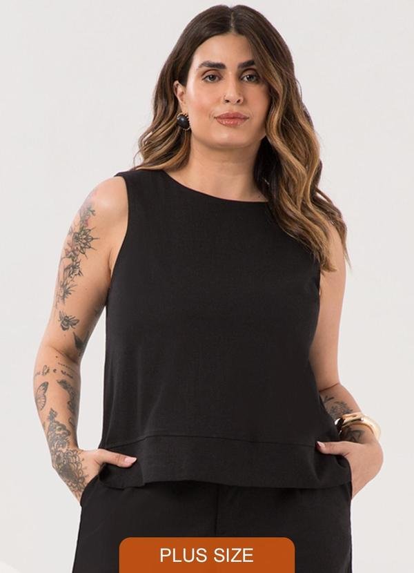 Blusa Plus Size com Aberturas Laterais Preto