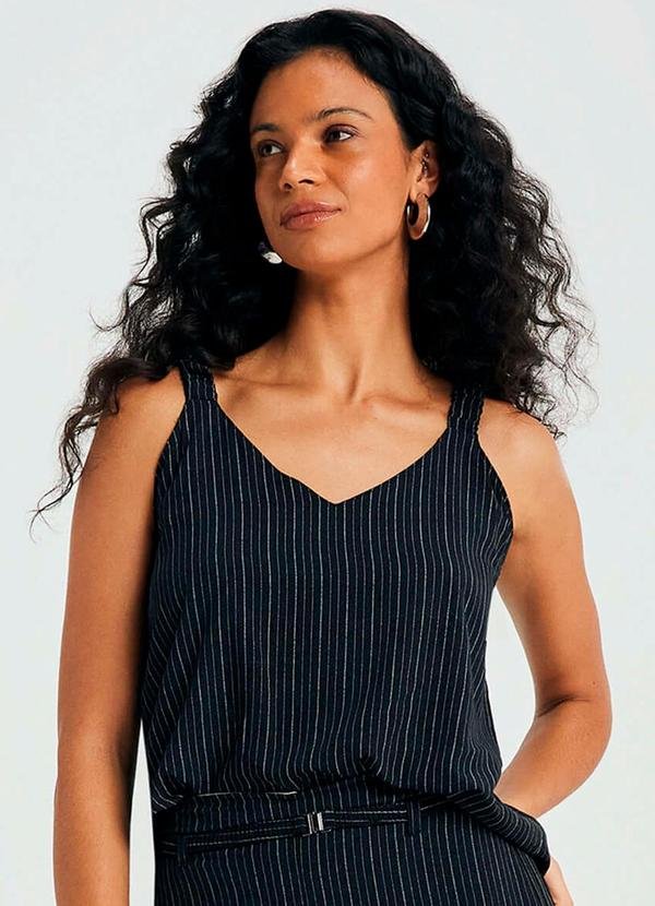 Imagem principal Regata Feminina Listrada Decote V Preto Marialícia Marialícia