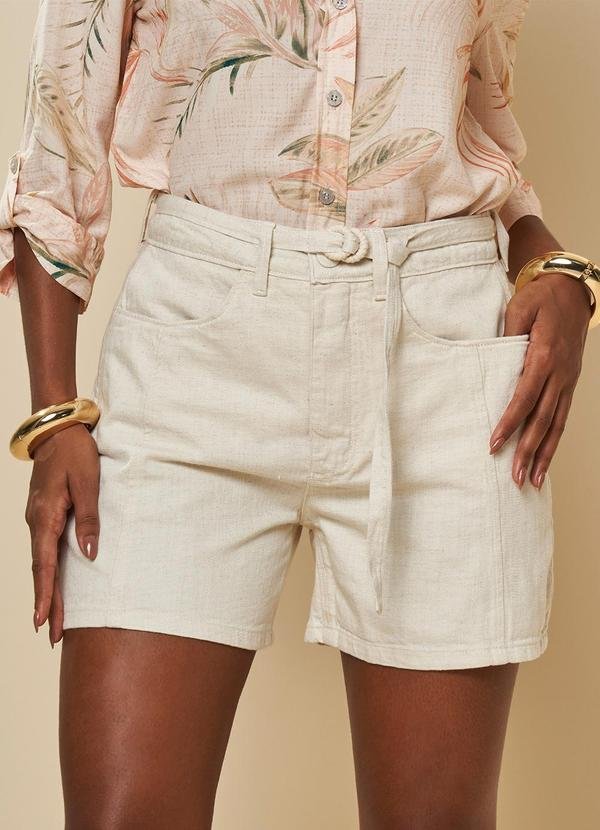 Shorts Mom em Sarja Linho Branco