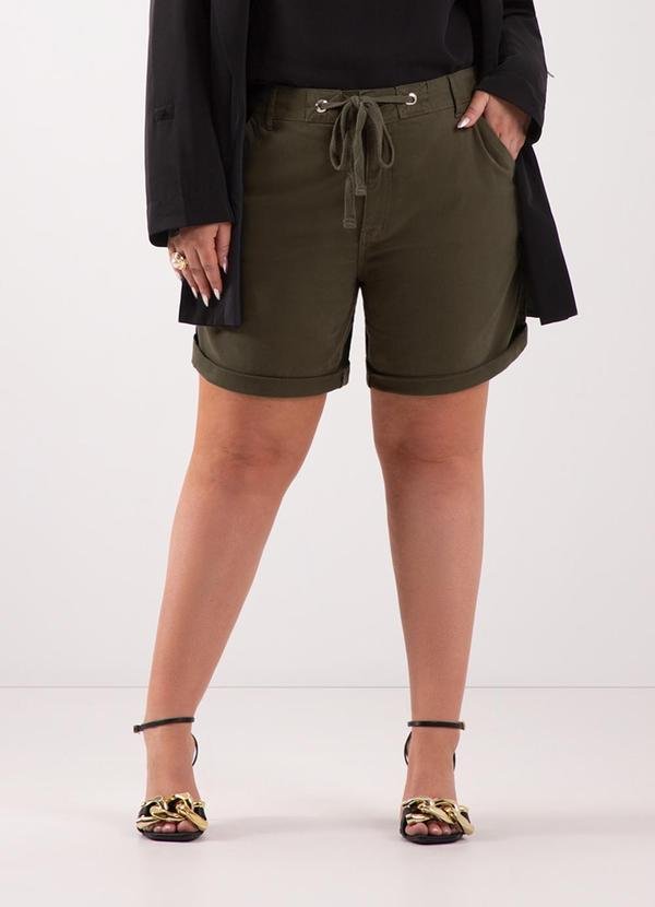 Imagem principal Shorts Boyfriend com Bolsos em Sarja Verde Lunender Mais Mulher Lunender Mais Mulher