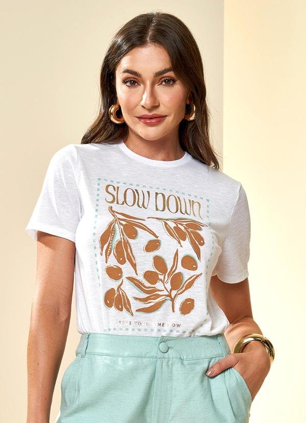 Imagem principal T-Shirt em Ribana com Estampa Localizada Branco Doce Trama Doce Trama