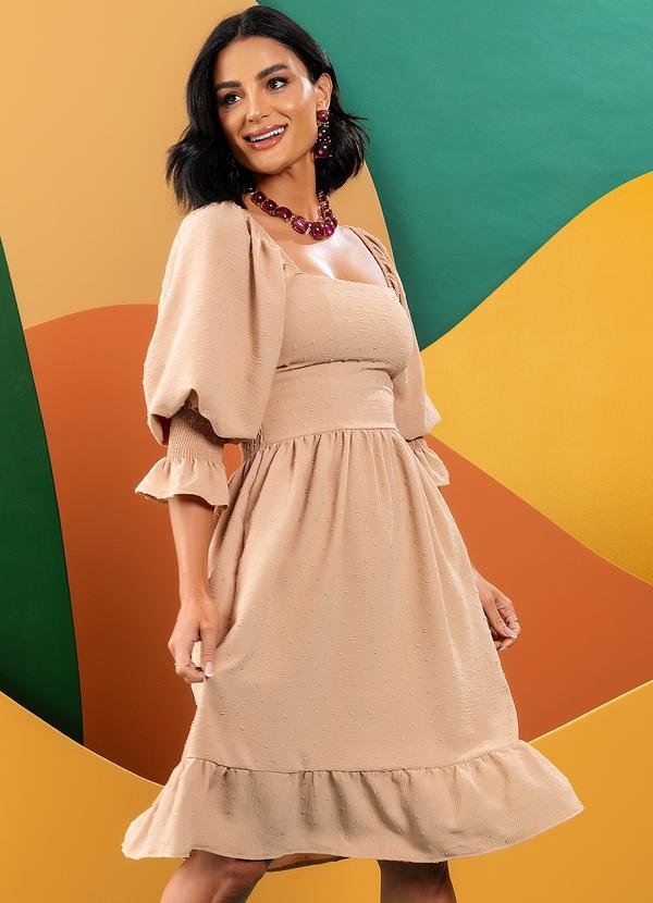 Vestido Bege em Crepe Plano Maquinetado