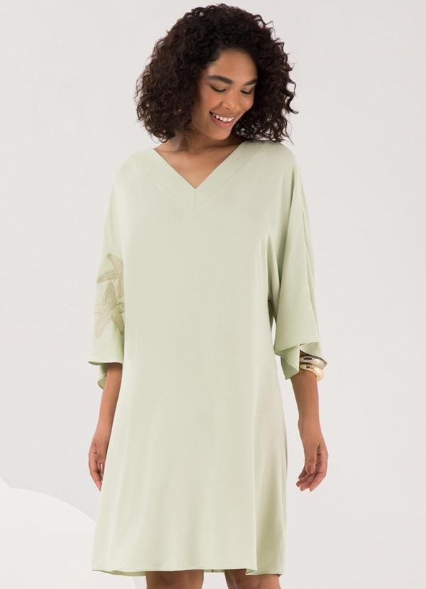 Vestido Curto com Mangas Amplas e Verde