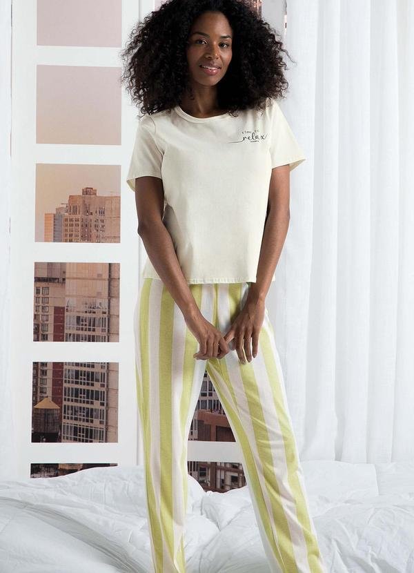 Imagem principal Pijama Feminino Blusa e Calça Bege Marialícia Marialícia