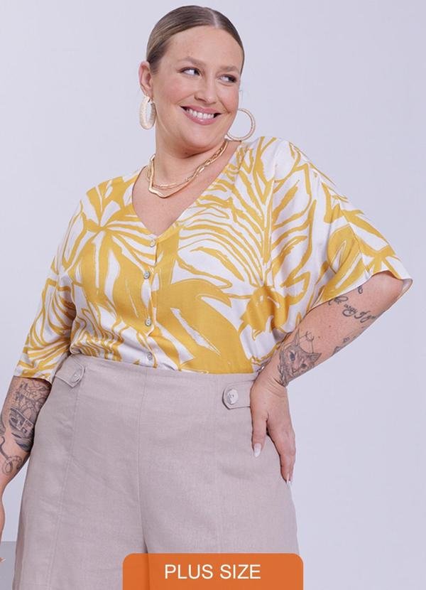 Imagem principal Camisa Plus Size em Tecido Amarelo Lunender Mais Mulher Lunender Mais Mulher