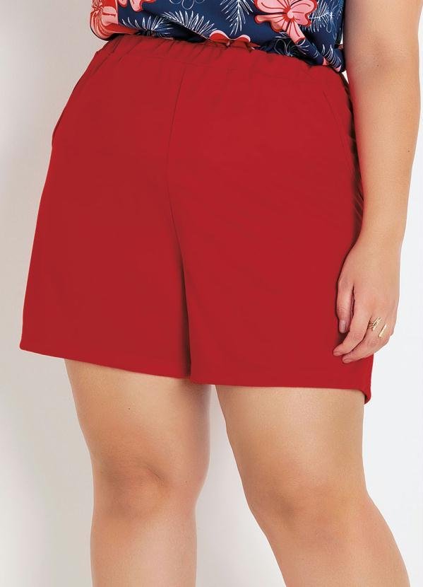 Short Vermelho Plus Size com Bolsos Decorativos